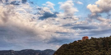 Στιγμιότυπο από το χωριό Νύμφες της Κέρκυρας (φωτ.: EUROKINISSI / Γιώργος Κονταρίνης)