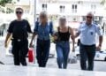 Στιγμιότυπο από την άφιξη της 45χρονης στα δικαστήρια Θεσσαλονίκης (φωτ.: EUROKINISSI/Νάσος Σιμόπουλος)