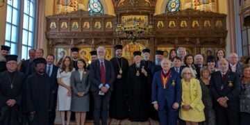 Ο Οικουμενικός Πατριάρχης Βαρθολομαίος με μέλη της ομογένειας στον καθεδρικό ναό Αγίου Γεωργίου Στοκχόλμης (φωτ.: EUROKINISSI)
