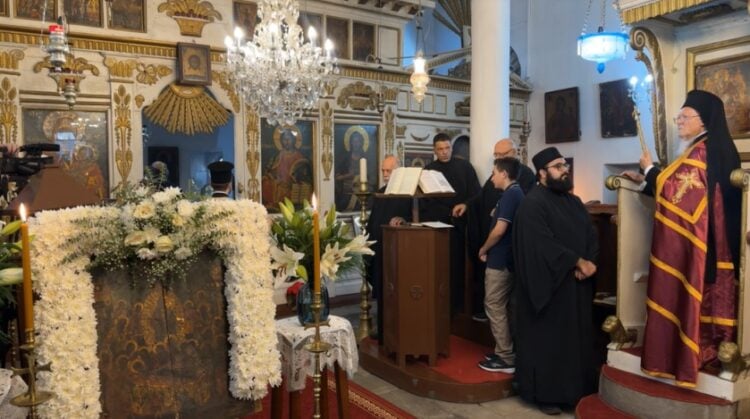Στιγμιότυπο από τον εσπερινό της εορτής της Κοιμήσεως της Θεοτόκου στην Ίμβρο (φωτ.: facebook/ Ecumenical Patriarchate)
