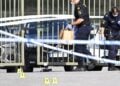 Αστυνομικοί συλλέγουν στοιχεία από την περιοχή όπου σημειώθηκαν οι πυροβολισμοί (φωτ.: EPA/Fredrik Sandberg)