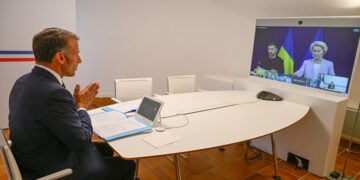 Ο Εμανουέλ Μακρόν συμμετείχε στην τηλεδιάσκεψη των Ευρωπαίων ηγετών για την Ουκρανία (φωτ.: EPA / Philippe Magoni)