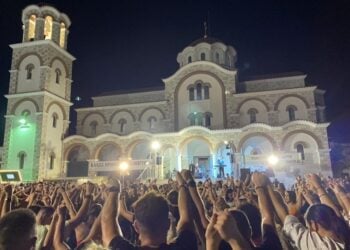Στιγμιότυπο από την περσινή πανήγυρη στον αυλόγυρο της Παναγίας Σουμελά Αχαρνών (φωτ.: facebook/Ιερός Ναός Παναγία Σουμελά Αχαρνών)