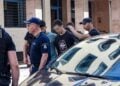 Στιγμιότυπο από την άφιξη στα δικαστήρια Πάτρας των δύο κατηγορούμενων για εμπρησμό (φωτ.: EUROKINISSI)