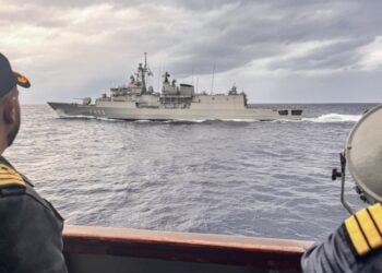 Πλοίο του Πολεμικού Ναυτικού στη διάρκεια άσκησης (φωτ. αρχείου: Γραφείο Τύπου ΓΕΝ)