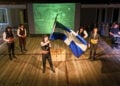 Με τη σημαία ο Δημήτρης Ιγνατιάδης από τα Κάτω Πορόια Σερρών (φωτ.: Facebook / Πολιτιστικός Σύλλογος Ροδόπολης Σερρών)