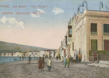 Καρτ ποστάλ εποχής με την προκυμαία της Σμύρνης (φωτ.: levantineheritage.com)