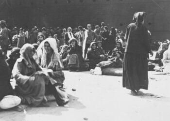 Μικρασιάτες πρόσφυγες σε πλοίο που τους έφερε στη Θεσσαλονίκη (φωτ.: Βιβλιοθήκη του Κογκρέσου)