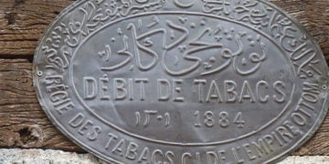 Πινακίδα πώλησης καπνού της συνεταιριστικής καπνοβιομηχανίας της Οθωμανικής Αυτοκρατορίας, 1884 (πηγή: Wikipedia)