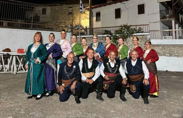 Μέλη του Συλλόγου Ποντίων Σταυρού «Ξενιτέας» (φωτ.: Ξενιτέας ποντίων Σταυρού)