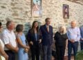 Η Σοφία Ζαχαράκη με τον Άγγελο Συρίγο (κέντρο) στον Τεκέ της Ρούσσας (φωτ.: ΑΠΕ-ΜΠΕ)