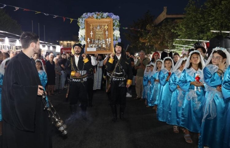 Λιτάνευση της εικόνας της Παναγίας Σουμελά στις Αχαρνές (φωτ.: Facebook / Ιερός Ναός Παναγία Σουμελά Αχαρνών)