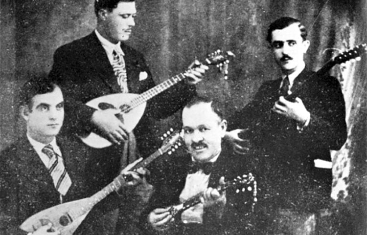 «Τετράς, η ξακουστή του Πειραιώς» (πηγή: Wikipedia)