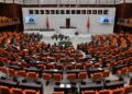 Τούρκοι βουλευτές στη διάρκεια παλιότερης ψηφοφορίας στην Εθνοσυνέλευση, στην Άγκυρα (φωτ.: EPA/Necati Savas)