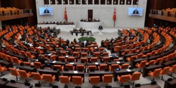 Τούρκοι βουλευτές στη διάρκεια παλιότερης ψηφοφορίας στην Εθνοσυνέλευση, στην Άγκυρα (φωτ.: EPA/Necati Savas)