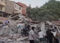 Κόσμος αναζητά επιζώντες στα συντρίμμια κτηρίου μετά τον σεισμό των 6,1 βαθμών της κλίμακας Ρίχτερ (φωτ.: glomex)