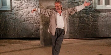 Ο Γρηγόρης Βαλτινός υποδύεται τον «Αλέξη Ζορμπά» στην παράσταση «Ο Βίος και η Πολιτεία του Αλέξη Ζορμπά», του Νίκου Καζαντζάκη, στο Αρχαίο Θέατρο Άργους (φωτ. αρχείου: EUROKINISSI / Βασίλης Παπαδόπουλος)