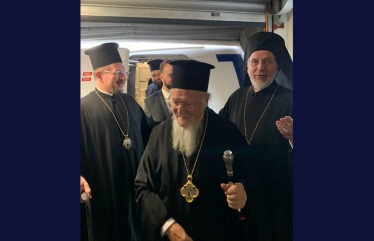 Ο Οικουμενικός Πατριάρχης Βαρθολομαίος (κέντρο) με τον μητροπολίτη Σουηδίας Κλεόπα (πρώτος από δεξιά) (φωτ.: Μητρόπολη Σουηδίας)