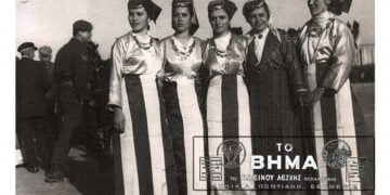 Ποντιοπούλες με παραδοσιακές ενδυμασίες το 1955 (φωτ.: panagiasoumela.gr), και ο τίτλος του 3ου φύλλου της εφημερίδας της ΕΛΘ (πηγή: efxinos.gr· εικ.: ΧΚ)
