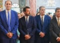 Ο Απόστολος Βεσυρόπουλος, πρώτος από αριστερά, τον περασμένο Δεκαπενταύγουστο στην Παναγία Σουμελά Ημαθίας (φωτ.: ΙΜΒΝΚ / Γεράσιμος Μπεκές)