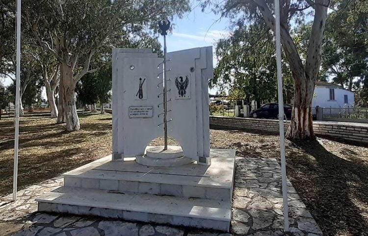 Το Μνημείο «Αλησμόνητων Πατρίδων» στο χωριό Βίγλα της Άρτας (φωτ.:  ΑΠΕ-ΜΠΕ/Μαίρη Τζώρα)