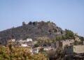 Το κάστρο και ο οικισμός της Βολισσού μετά την καταστροφική πυρκαγιά (φωτ.: EUROKINISSI/Κώστας Αναγνώστου)
