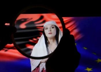 Η Diella είναι η πρώτη υπουργός της Αλβανίας που είναι δημιούργημα της Τεχνητής Νοημοσύνης (AI). Η επικύρωση του διορισμού της προκάλεσε έντονες αντιδράσεις (φωτ.:  EPA/ ANDREJ CUKIC)