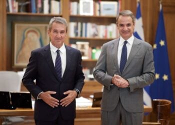 Ο Ανδρέας Λοβέρδος με τον Κυριάκο Μητσοτάκη (φωτ.: Δημήτρης Παπαμήτσος/ Γρ. Τύπου Πρωθυπουργού/ EUROKINISSI)