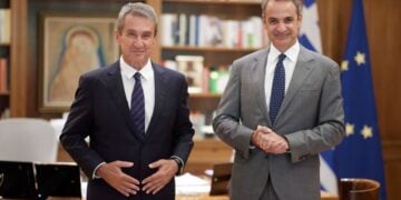 Ο Ανδρέας Λοβέρδος με τον Κυριάκο Μητσοτάκη (φωτ.: Δημήτρης Παπαμήτσος/ Γρ. Τύπου Πρωθυπουργού/ EUROKINISSI)