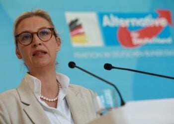 Η συμπρόεδρος του κόμματος και της παράταξης «Εναλλακτική για τη Γερμανία» (AfD), Άλις Βάιντελ, κατά τη διάρκεια συνέντευξης Τύπου της παράταξης στο Γερμανικό Κοινοβούλιο στο Βερολίνο (φωτ.: EPA/Clemens Bilan)