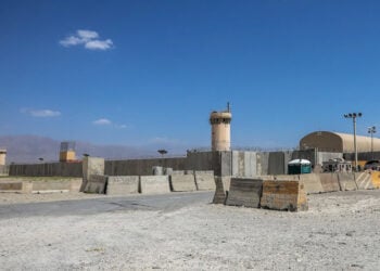 Γενική άποψη της αμερικανικής αεροπορικής βάσης Μπαγκράμ, περίπου 50 χιλιόμετρα βορείως της πρωτεύουσας του Αφγανιστάν (φωτ.: EPA / Hedayatullah Amid)