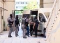 Συλληφθέντες για συμμετοχή σε εγκληματική οργάνωση στην Κρήτη οδηγούνται στον ανακριτή στα δικαστήρια των Χανίων (φωτ.: Eurokinissi)