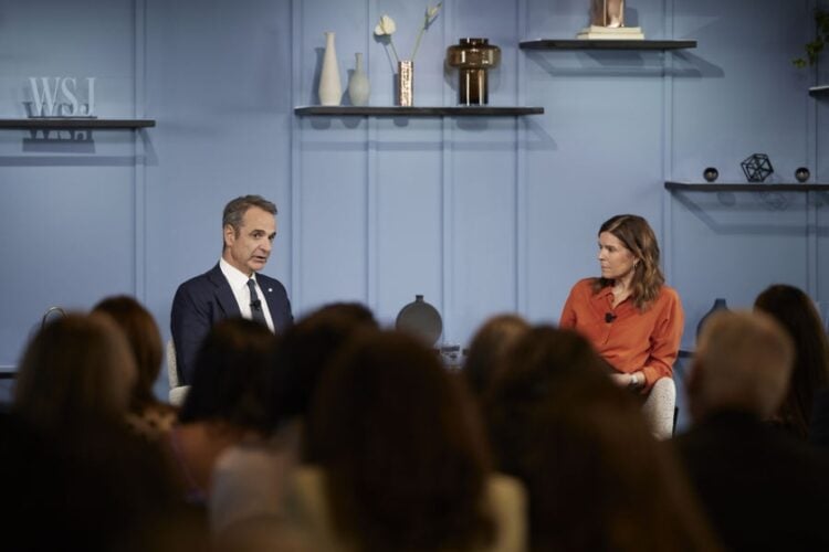 Ο πρωθυπουργός Κυριάκος Μητσοτάκης συμμετέχει σε συζήτηση με την αρχισυντάκτρια της «Wall Street Journal», Emma Tucker, στο περιθώριο των εργασιών της Εβδομάδας Υψηλού Επιπέδου της 80ής Γενικής Συνέλευσης των Ηνωμένων Εθνών, στη Νέα Υόρκη, την Τετάρτη 24 Σεπτεμβρίου 2025. (Φωτ.: Γραφείο Τύπου πρωθυπουργού/Δημήτρης Παπαμήτσος)