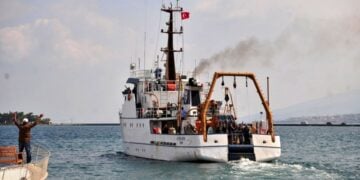 Το Piri Reis (Πίρι Ρέις) αποπλέει από το λιμάνι των Βουρλών στη Σμύρνη (φωτ. αρχείου: EPA/ MEHMET OZDOGRU/ ANATOLIAN AGENCY TURKEY OUT)