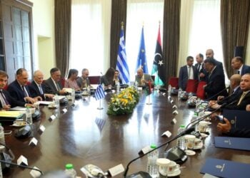Εικόνα από τη συνάντηση των αντιπροσωπειών Ελλάδας-Λιβύης στο υπουργείο Εξωτερικών, παρουσία του ΥΠΕΞ Γιώργου Γεραπετρίτη και του ασκούντα χρέη υπουργού Εξωτερικών της Κυβέρνησης Εθνικής Ενότητας της Λιβύης Taher Salem Al Baour (φωτ.: ΑΠΕ-ΜΠΕ/ Ορέστης Παναγιώτου)