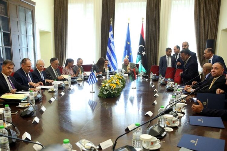 Εικόνα από τη συνάντηση των αντιπροσωπειών Ελλάδας-Λιβύης στο υπουργείο Εξωτερικών, παρουσία του ΥΠΕΞ Γιώργου Γεραπετρίτη και του ασκούντα χρέη υπουργού Εξωτερικών της Κυβέρνησης Εθνικής Ενότητας της Λιβύης Taher Salem Al Baour (φωτ.: ΑΠΕ-ΜΠΕ/ Ορέστης Παναγιώτου)