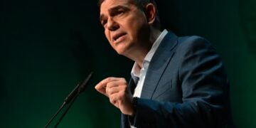 Ο Αλέξης Τσίπρας μιλά στη 2η Διεθνή Διάσκεψη για τη Δημοκρατία και την Κοινωνική Δικαιοσύνη (φωτ.: Eurokinissi/Τατιάνα Μπόλαρη)