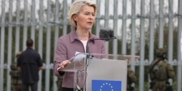 Η πρόεδρος της Κομισιόν Ούρσουλα φον ντερ Λάιεν στη διάρκεια ομιλίας στην Πολωνία (φωτ.: EPA/Artur Reszko)