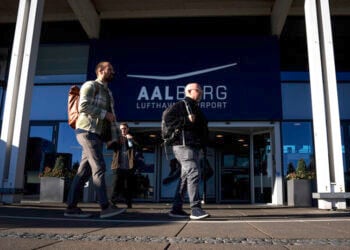 Η είσοδος του αεροδρομίου του Άλμποργκ, στη βόρεια Δανία (φωτ.: EPA / Bo Amstrup Denmark Out)
