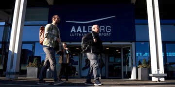Η είσοδος του αεροδρομίου του Άλμποργκ, στη βόρεια Δανία (φωτ.: EPA / Bo Amstrup Denmark Out)