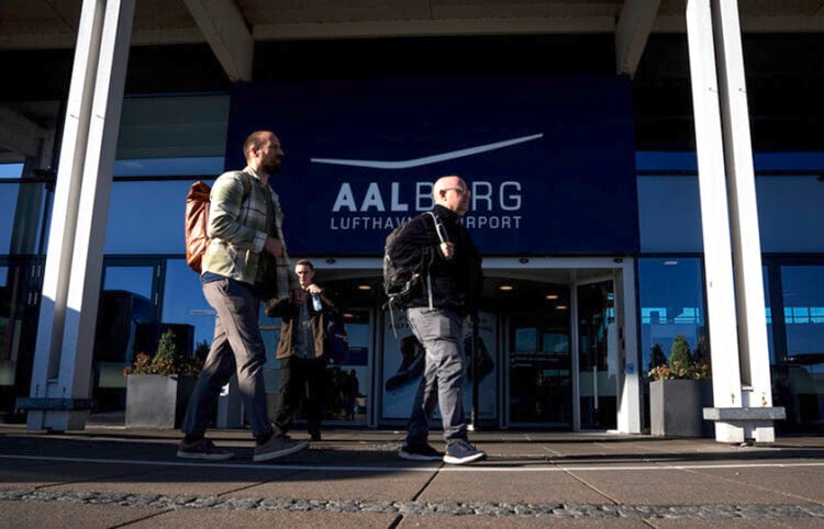Η είσοδος του αεροδρομίου του Άλμποργκ, στη βόρεια Δανία (φωτ.: EPA / Bo Amstrup Denmark Out)