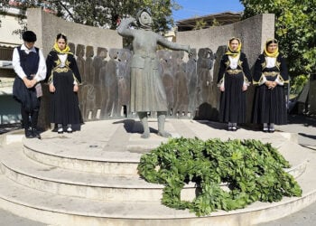 Το Μνημείο των Μικρασιατών στον Άγιο Κωνσταντίνο Αγρινίου (φωτ.: Facebook / Γιώργος Παπαναστασίου - Δήμαρχος Αγρινίου)