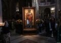 Η εικόνα του Αγίου Διονυσίου του Αρεποαγίτη στον φερώνυμο ιερό ναό, στο κέντρο της Αθήνας (φωτ.: EUROKINISSI/Σωτήρης Δημητρόπουλος)