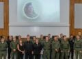 Οι αστυνομικοί της Α-535 Διμοιρίας Αποκατάστασης Τάξης με τους γονείς και την αδελφή του Γ. Λυγγερίδη (φωτ.: EUROKINISSI/Γιάννης Παναγόπουλος)