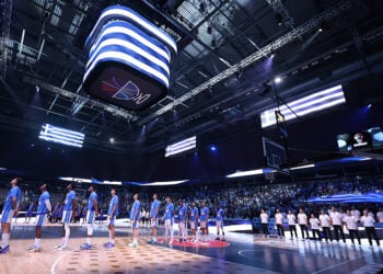 Η Εθνική μπάσκετ πριν από τον αγώνα με το Ισραήλ στην Xiaomi Arena στη Ρίγα. 7 Σεπτεμβρίου 2025 (φωτ.: MN Press Photo / Ivica Veselinov)