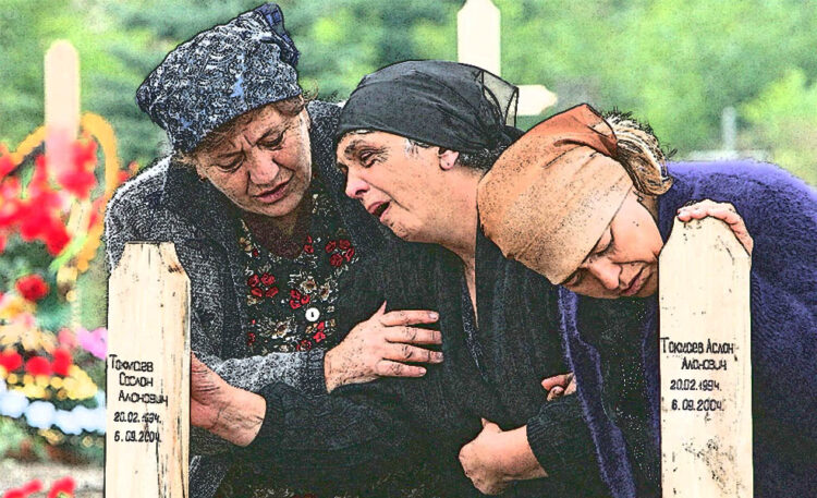 Θρήνος πάνω στους τάφους δύο δίδυμων10χρονων παιδιών (φωτ.: EPA / Sergei Chirikov. Επεξ. εικ.: ΧΚ)