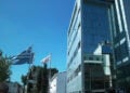 Η επετειακή σημαία για τη Μικρασιατική Καταστροφή κυματίζει στο δημαρχείο Χαλανδρίου (φωτ.: Δήμος Χαλανδρίου)