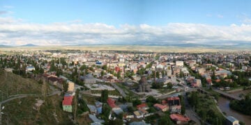 Η πόλη του Καρς με τον Καθεδρικό ναό στο κέντρο (φωτ.: Bjørn Christian Tørrissen /el.wikipedia.org)