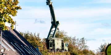 Ραντάρ για τον εντοπισμό drone σε στρατιωτική περιοχή στο νησί Άμα’ρ της Δανίας (φωτ.: EPA / Steven Knap)