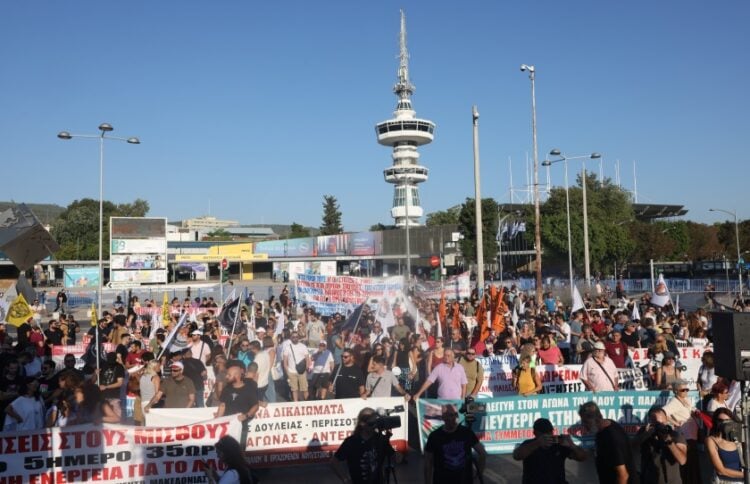 Στιγμιότυπο από τις διαδηλώσεις στην πλατεία ΧΑΝΘ, έξω από τη ΔΕΘ και το Βελλίδειο (φωτ.: ΜΟΤΙΟΝΤΕΑΜ/Βασίλης Βερβερίδης)